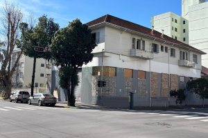 Loja com 1800m², no bairro Centro em Caxias do Sul para Alugar
