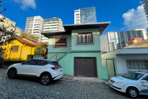 Casa Comercial com 166m², 3 dormitórios, 1 vaga, no bairro Exposição em Caxias do Sul para Comprar
