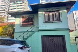Casa Comercial com 166m², 3 dormitórios, 1 vaga, no bairro Exposição em Caxias do Sul para Comprar