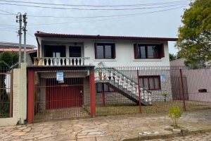 Casa com 175m², 3 dormitórios, 2 vagas, no bairro Jardim América em Caxias do Sul para Comprar