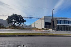 Pavilhão com 2400m², no bairro Desvio Rizzo em Caxias do Sul para Alugar