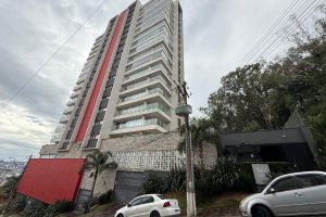 Apartamento com 137m², 3 dormitórios, 2 vagas, no bairro Madureira em Caxias do Sul para Comprar
