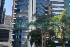 Apartamento com 122m², 3 dormitórios, 2 vagas, no bairro São Pelegrino em Caxias do Sul para Comprar