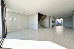 Casa com 196m², 3 dormitórios, 2 vagas, no bairro Vinhedos em Caxias do Sul para Comprar