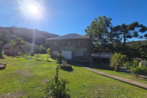 Chácara com 540m², 4 dormitórios, 1 vaga, no bairro Samuara em Caxias do Sul para Comprar