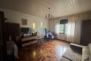 Chácara com 300m², 3 dormitórios, 2 vagas, no bairro Vila Seca em Caxias do Sul para Comprar