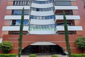 Apartamento com 455m², 3 dormitórios, 4 vagas, no bairro Centro em Caxias do Sul para Comprar