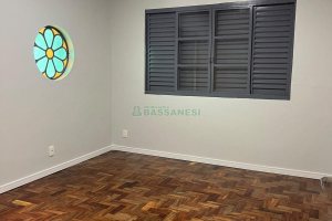 Casa com 200m², 4 dormitórios, 3 vagas, no bairro Nossa Senhora de Lourdes em Caxias do Sul para Alugar