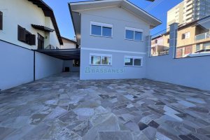 Casa com 80m², 2 dormitórios, no bairro Rio Branco em Caxias do Sul para Alugar