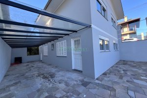 Casa com 100m², 2 dormitórios, 1 vaga, no bairro Rio Branco em Caxias do Sul para Alugar