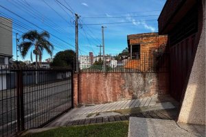 Casa com 148m², 2 dormitórios, 2 vagas, no bairro Medianeira em Caxias do Sul para Comprar