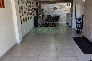 Sobrado com 139m², 3 dormitórios, 2 vagas, no bairro Nossa Senhora da Saúde em Caxias do Sul para Comprar