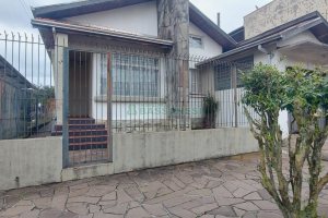 Casa com 147m², 5 dormitórios, 1 vaga, no bairro Pio X em Caxias do Sul para Alugar