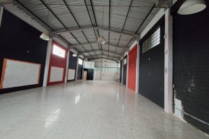 Pavilhão com 240m², no bairro De Zorzi em Caxias do Sul para Alugar