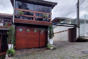 Sobrado com 60m², 2 dormitórios, no bairro Charqueadas em Caxias do Sul para Alugar