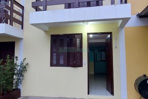 Sobrado com 60m², 2 dormitórios, no bairro Charqueadas em Caxias do Sul para Alugar