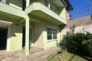 Casa com 250m², 3 dormitórios, 2 vagas, no bairro São Leopoldo em Caxias do Sul para Comprar