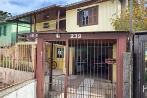 Casa com 70m², 3 dormitórios, 1 vaga, no bairro São Caetano em Caxias do Sul para Comprar