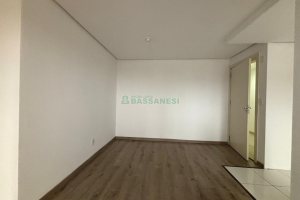 Apartamento com 47m², 3 dormitórios, 1 vaga, no bairro Lourdes em Caxias do Sul para Alugar