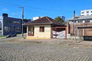 Casa com 76m², 3 dormitórios, 1 vaga, no bairro Marechal Floriano em Caxias do Sul para Comprar