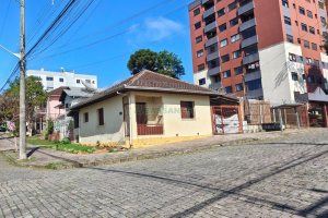 Casa com 76m², 3 dormitórios, 1 vaga, no bairro Marechal Floriano em Caxias do Sul para Comprar