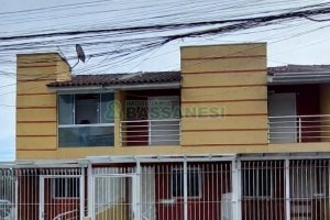 Sobrado com 60m², 2 dormitórios, 2 vagas, no bairro Cidade Nova em Caxias do Sul para Alugar