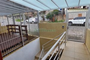 Sobrado com 60m², 2 dormitórios, 2 vagas, no bairro Cidade Nova em Caxias do Sul para Alugar