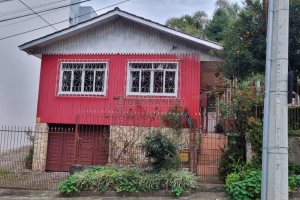 Casa com 100m², 3 dormitórios, 1 vaga, no bairro Panazzolo em Caxias do Sul para Comprar