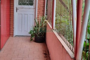 Casa com 100m², 3 dormitórios, 1 vaga, no bairro Panazzolo em Caxias do Sul para Comprar