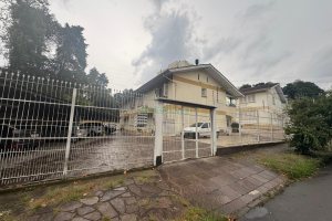 Sobrado Mobiliado com 105m², 2 dormitórios, 2 vagas, no bairro Santa Catarina em Caxias do Sul para Alugar