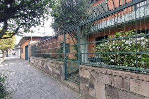 Casa com 311m², 3 dormitórios, 4 vagas, no bairro São Pelegrino em Caxias do Sul para Comprar