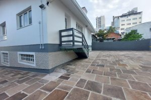 Loja com 335m², 8 vagas, no bairro Panazzolo em Caxias do Sul para Alugar