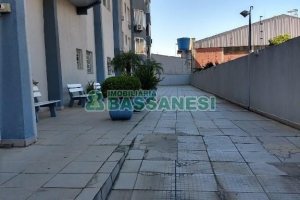 Apto Mobiliado com 78m², 2 dormitórios, 1 vaga, no bairro Lourdes em Caxias do Sul para Alugar