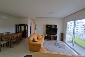 Apartamento com 75m², 2 dormitórios, 1 vaga, no bairro São Leopoldo em Caxias do Sul para Alugar
