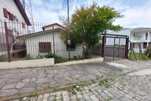 Casa Mobiliada com 100m², 3 dormitórios, 1 vaga, no bairro Cinqüentenário em Caxias do Sul para Alugar