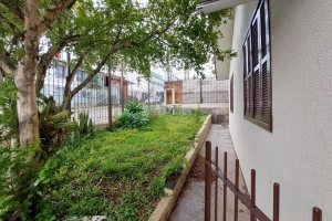 Casa Mobiliada com 100m², 3 dormitórios, 1 vaga, no bairro Cinqüentenário em Caxias do Sul para Alugar