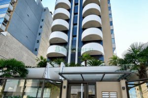 Apartamento com 98m², 2 dormitórios, 2 vagas, no bairro Vila Horn em Caxias do Sul para Comprar