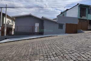 Casa com 360m², 3 dormitórios, 1 vaga, no bairro Nossa Senhora de Fátima em Caxias do Sul para Comprar