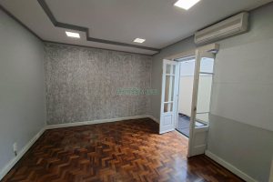 Sala com 55m², no bairro Centro em Caxias do Sul para Alugar ou Comprar