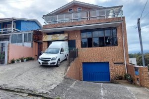 Casa com 229m², 3 dormitórios, 4 vagas, no bairro Santa Lúcia em Caxias do Sul para Comprar