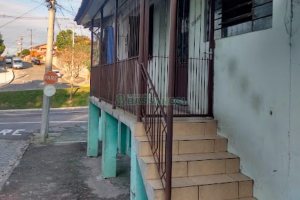 Casa com 260m², 3 dormitórios, 2 vagas, no bairro Kayser em Caxias do Sul para Comprar