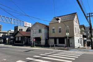 Casa, 6 dormitórios, 1 vaga, no bairro Nossa Senhora de Lourdes em Caxias do Sul para Comprar