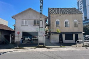 Casa, 6 dormitórios, 1 vaga, no bairro Nossa Senhora de Lourdes em Caxias do Sul para Comprar
