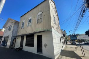 Casa, 6 dormitórios, 1 vaga, no bairro Nossa Senhora de Lourdes em Caxias do Sul para Comprar