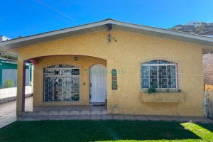 Casa com 100m², 3 dormitórios, 2 vagas, no bairro Presidente Vargas em Caxias do Sul para Comprar