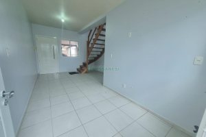 Sobrado com 60m², 2 dormitórios, 2 vagas, no bairro Desvio Rizzo em Caxias do Sul para Alugar