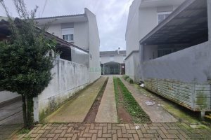 Sobrado com 60m², 2 dormitórios, 2 vagas, no bairro Desvio Rizzo em Caxias do Sul para Alugar