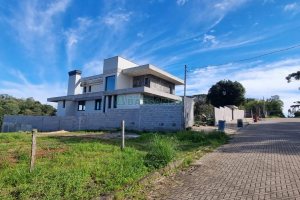 Casa com 456m², 3 dormitórios, 2 vagas, no bairro São Ciro em Caxias do Sul para Comprar