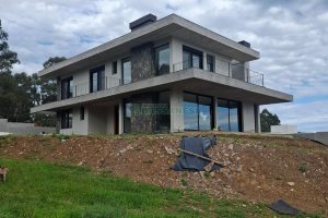 Casa com 456m², 3 dormitórios, 2 vagas, no bairro São Ciro em Caxias do Sul para Comprar
