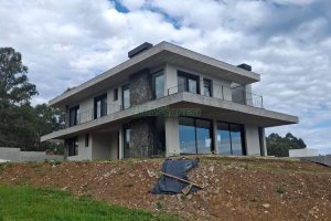 Casa com 456m², 3 dormitórios, 2 vagas, no bairro São Ciro em Caxias do Sul para Comprar
